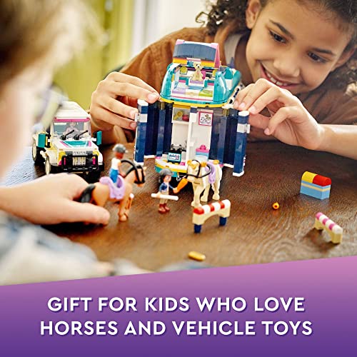 Friends Horse Show Trailer 41722, Cavallo Giocattolo per Ragazze e Ragazzi dagli 8 Anni in su con 2 Cavalli, Auto SUV e Accessori per l'equitazione, Set da Gioco con Animali, Idea Regalo - Lego - Immagine 6