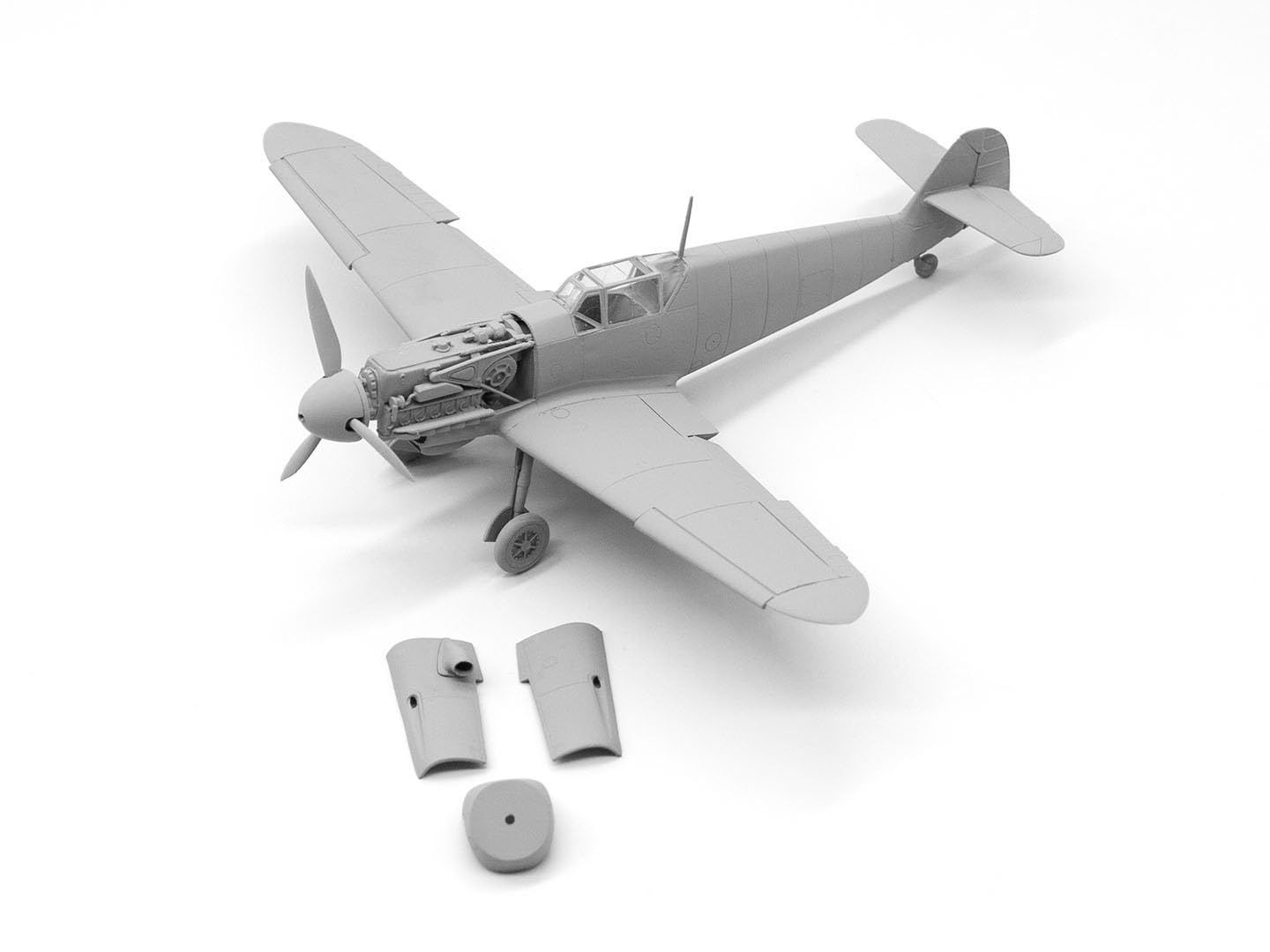 Amazon | ICM 1/48 メッサーシュミット Bf109F-4 プラモデル 48103