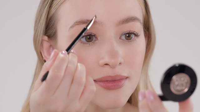 Image of Anastasia Beverly Hills - Brow Powder Duo Dual-Shade Fill & Define | Dual-Shade Customization, Buildable High-Pigment Formula, Velvety Seamless Blending, On-The-Go Precision.