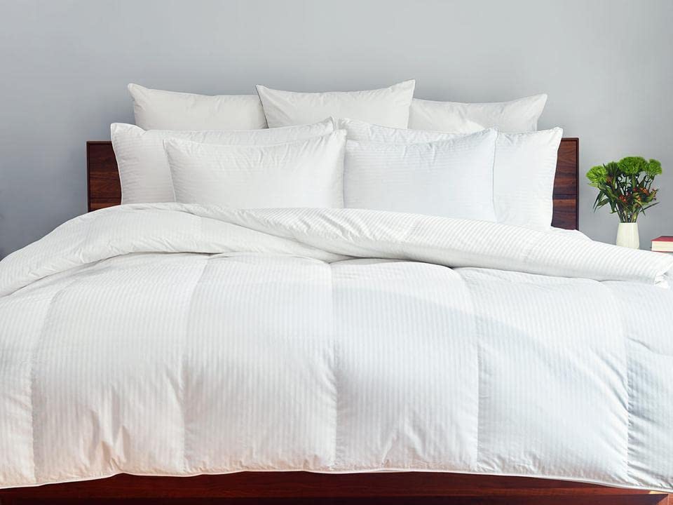 EZ Microfiber and Hollowfibre Down Comforter, Very Soft, Ultra Lightweight, Skin Friendly, Cool and Refreshing (Queen (U.S. Standard))