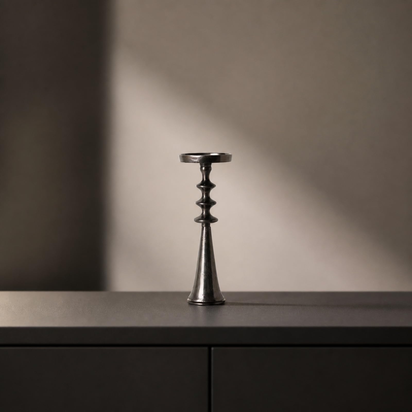 Schlank Kerzenständer aus Aluminium | Verzierte Säule, Kerzenständer mit Standfuß, Freistehend, Kerzenhalter mit Runder Basis, für Esstisch, Hochzeiten, Gold, L