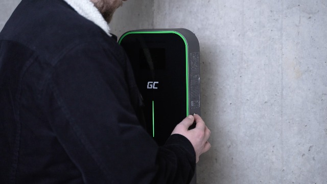 Green Cell GC PowerBox Wallbox 22kW RFID Caricabatterie per Auto Elettriche EV Tipo 2 Presa Display LCD Compatibile con Model 3/S/X/Y, 500e, e-208, ID.3, ID.4, ZOE, EV6, Mach-E, Megane E-Tech, ForTwo