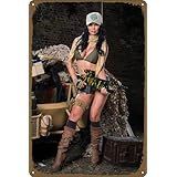 Tin Signs セクシー女性兵士 両手に銃を持ったポーズ クール セクシー ガールズ ウォールアート レトロ ポスター メタルサイン メンズ レディース バー、レストラン、カフェ パブの壁装飾、12 x 8インチ