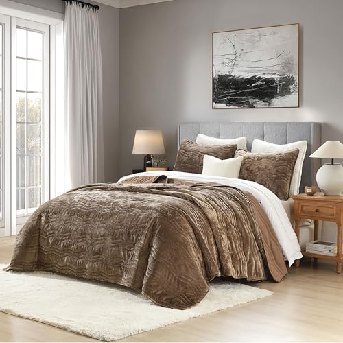 Image of Velvet Quilt Set, Mocha Brown Velvet Quilt Queen Size Comforter Set, Luxury Bedding Soft Plush Bedspread, Machine Washable Coverlet, All-Season 3 Pieces