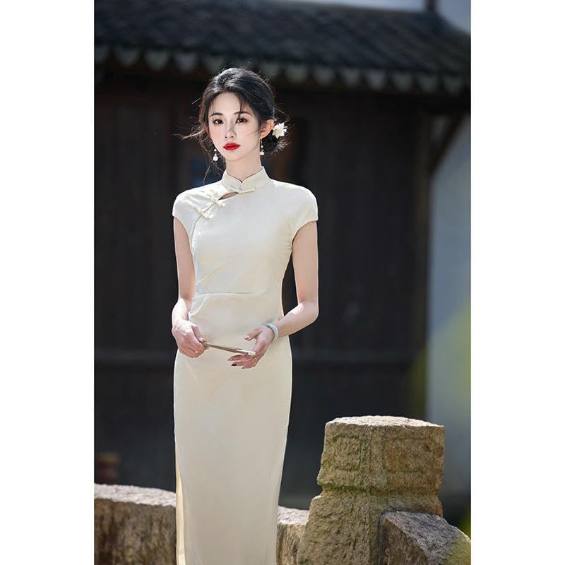 Robe d'été style chinois : le Cheongsam chic pour masquer les complexes et rayonner