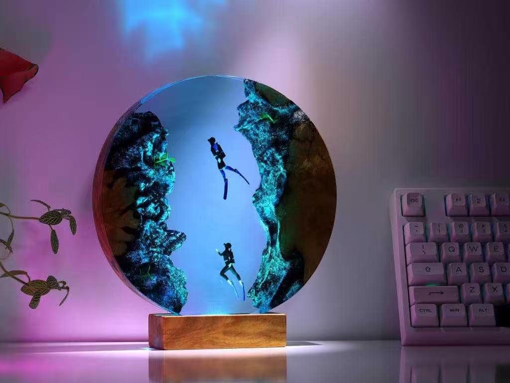 Lampka nocna z motywem oceanu, ręcznie wykonana żywica epoksydowa para nurków wielokolorowa dekoracja LED do domu biura sypialni,