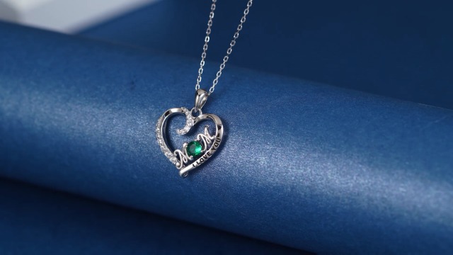 Pendentif et collier en argent forme de Cœur