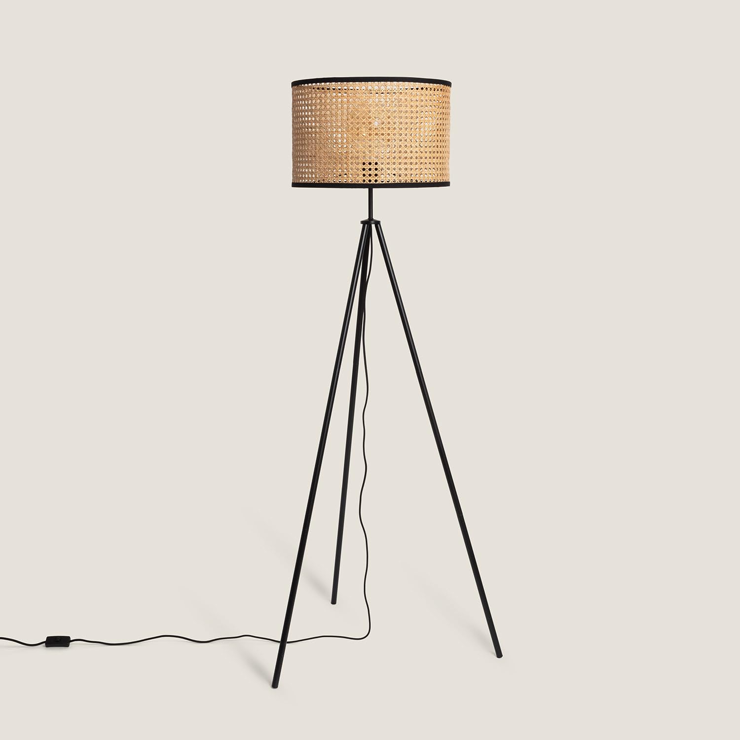 LEDKIA Lámpara de Pie Ratán y Metal Huela Natural | Diseño Rústico y Elegante | Compatible con Bombillas LED E27 | Para Salón; Dormitorio | Altura 1450 mm