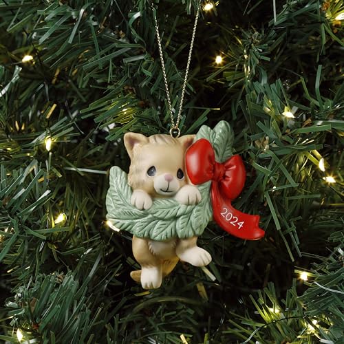 Precious Moments 2024 datierte Katzen-Ornament, zum Aufhängen für die Feiertage 2024, Biskuit-Porzellan-Katze, Weihnachtsdekoration – Ansicht 2
