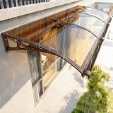 【FUNZIONE PROTETTIVA】 Tettoia per esterno può proteggerti da pioggia, neve, luce solare e raggi UV dannosi tutto l'anno. Diventa un riparo dove puoi goderti la pioggia senza bagnarti o perdere acqua. Inoltre, le nostre tende da sole per porte d'ingresso bloccano perfettamente il sole estivo e i raggi UV.