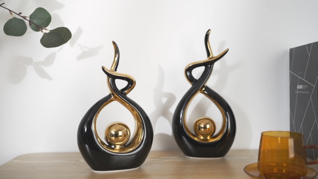 Juego 2 piezas figuras decorativas de cerámica blanca y plateada miniatura 7