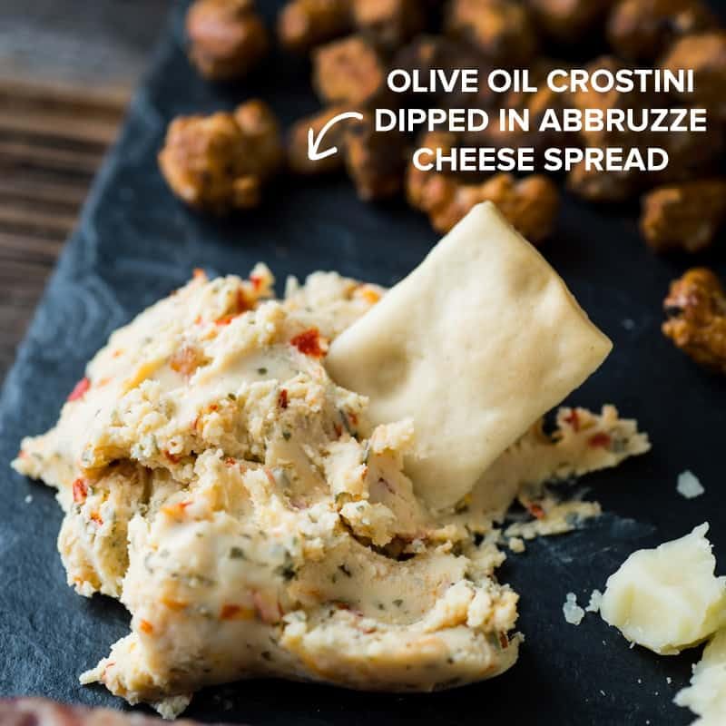 Miniatura 5 de Di Bruno Bros Caja de regalo de queso y embutidos Abbondanza: Tablas de embutidos Accesorios con bloque de queso, queso para untar, carne italiana,