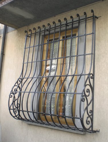 Struttura Apribile: Dimensioni Standard Doppia Anta cm 90 x 130 circa: Euro 1350,00 + iva Zincatura Facoltativa: Euro 50,00 + iva Le realizzazioni con Arco prevedono un sovrapprezzo da quantificare