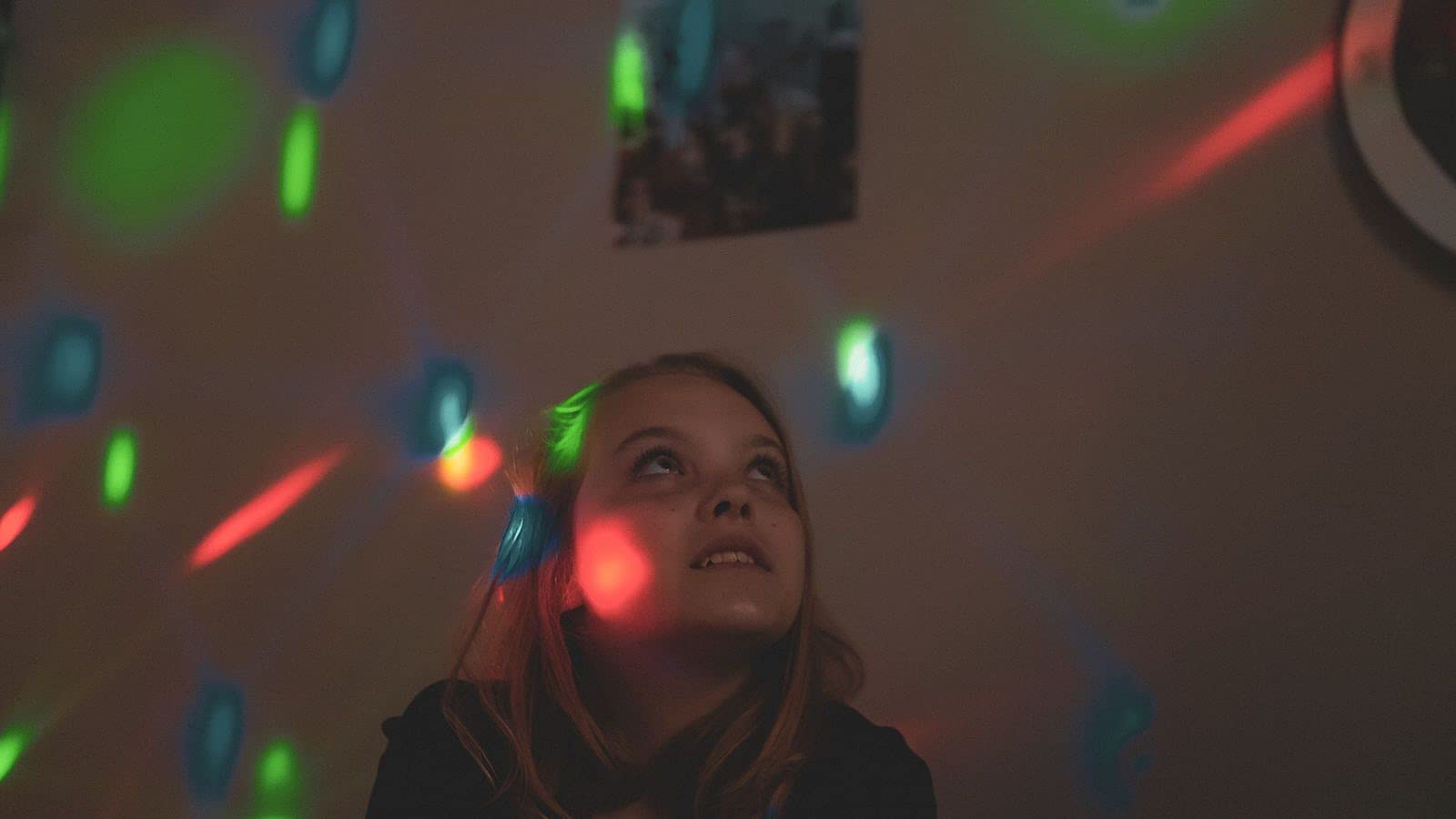 Vonyx SBS50W Enceinte Karaoké avec Microphone - Blanche, Fonction Bluetooth et Effet Lumineux LED, Autonomie 3-4h Max, Jelly Ball, Boule Disco, Parfait pour Une Soirée Entre Amis/Famille