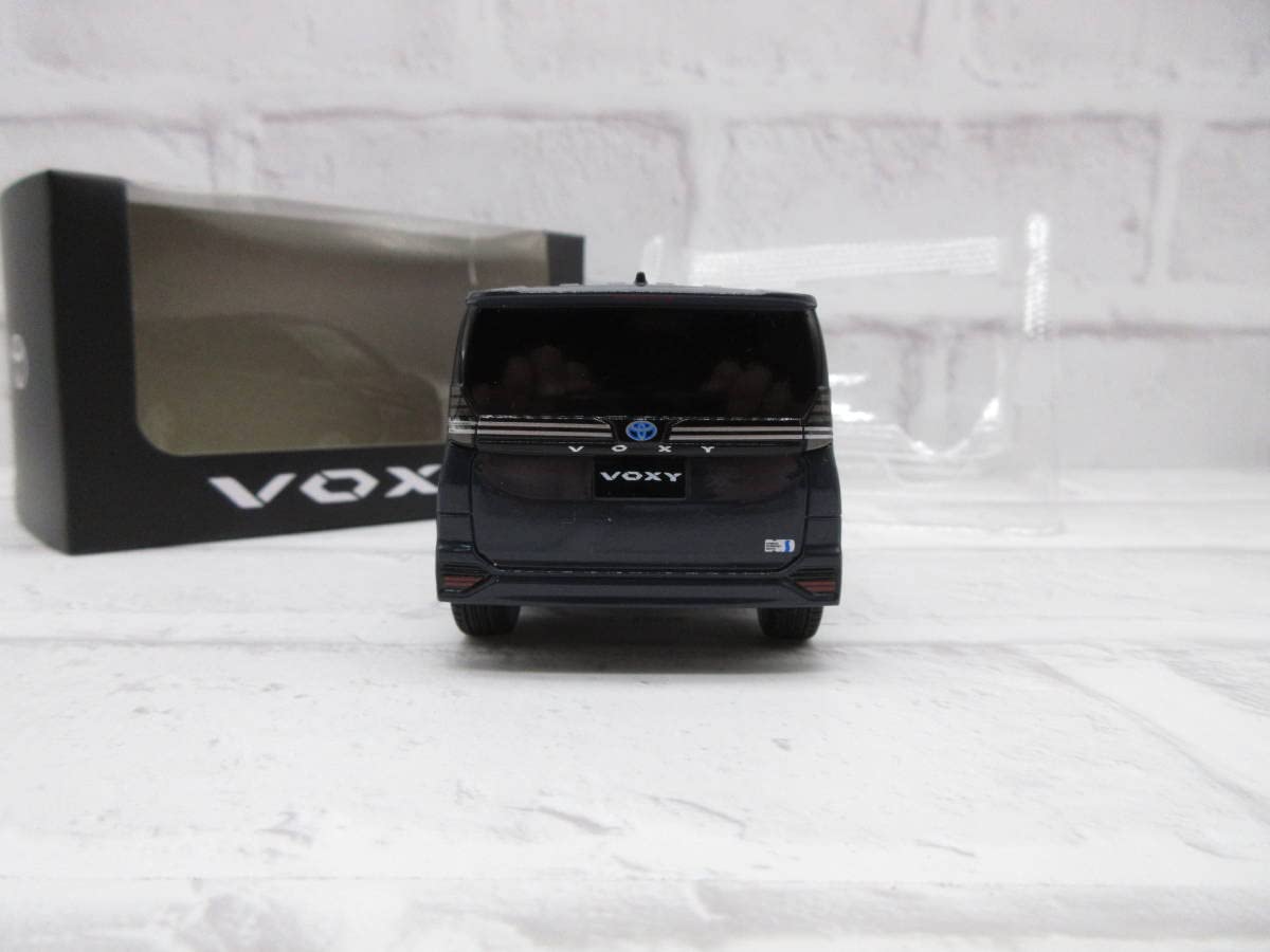 【非売品】ヴォクシー カラーサンプル ミニカー マッシブグレー Amazon | 1/30 ミニカー 新型ヴォクシー S-Z 2022年モデル カラー