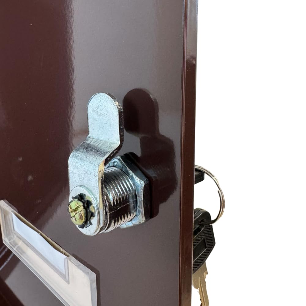 UTILIA Buzón de correos Capri 21 x 6 x 30 cm, porta cartas de chapa pintada con techo, solapa superior trasera, buzón exterior con cerradura de cilindro, 2 llaves (marrón)