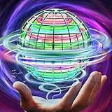 ✈【2022 Upgrade des Fliegender Ball Flying Toy】 Die überarbeitete Kugelform und der leistungsstärkere Motor des Flugball Pro. Fliegender ball Spinner klettert auf Ihren Befehl durch die Luft und kehrt dann wie ein Bumerang zu Ihrer Hand zurück. Mit RGB-Licht leuchtet die Mini-Drohne hell und farbenfroh, wenn sie nachts fliegt. Im Zeitalter der sozialen Distanzierung ist dies der perfekte Weg, um Kinder in Bewegung zu halten, damit sie sich während des Lockdowns nicht in Sofakartoffeln verwandeln.