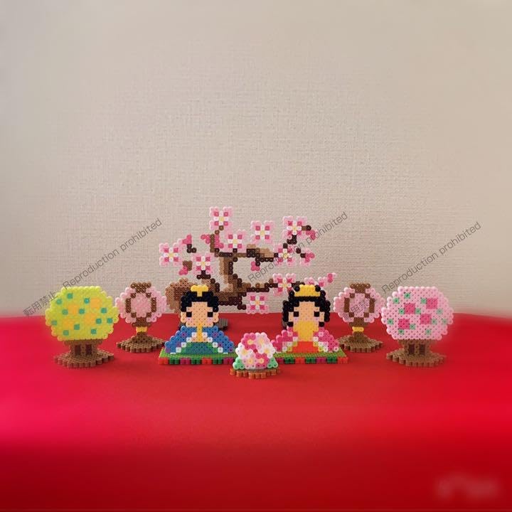 【ひな祭りビーズ】完成品 seinatouchアイロンビーズ図案半分ひな祭りインテリアコースター