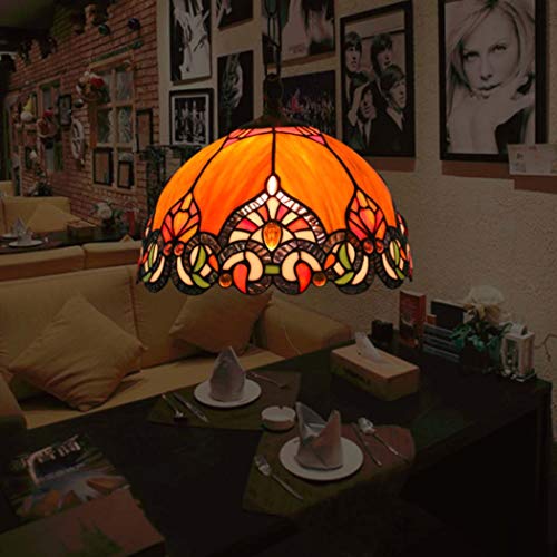 Lumières suspendues vintage pour illuminer une cuisine et un couloir