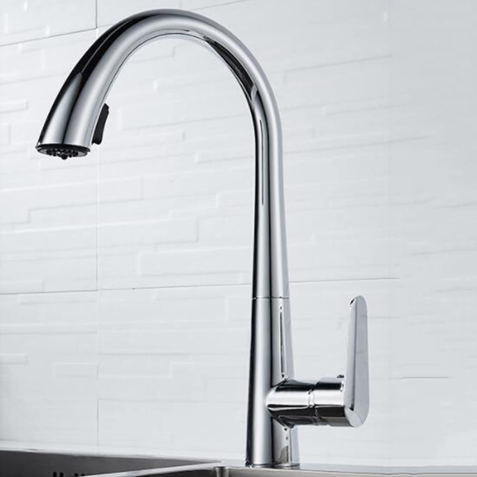 Robinet de cuisine avec douchette pour préparer les repas en famille