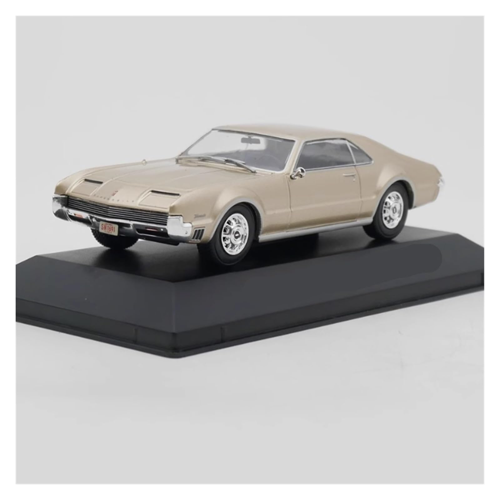 Amazon | ミニカーモデル 1:43スケール オールズモビル トロネード