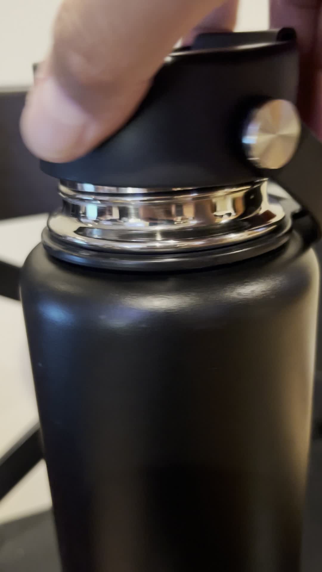 Does not fit wide mouth 40oz bottle