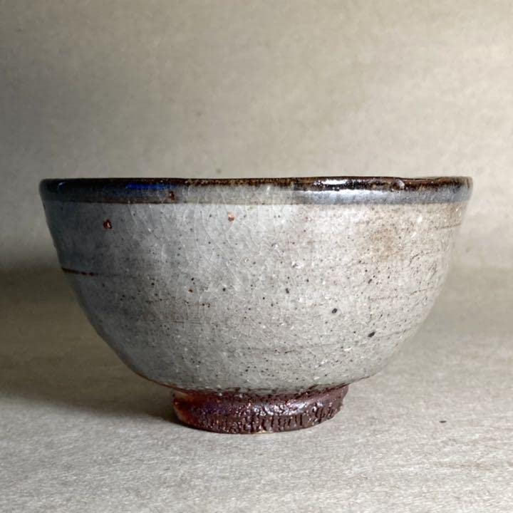 Amazon.co.jp: 唐津山瀬皮鯨茶碗 唐津焼 焼き物 茶碗 抹茶碗 茶道 茶陶