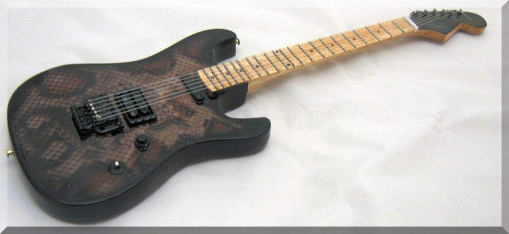 ARTSTUDIO35 Warren DeMARTINI Miniature Guitar Replica Snake w/Guitar Pick