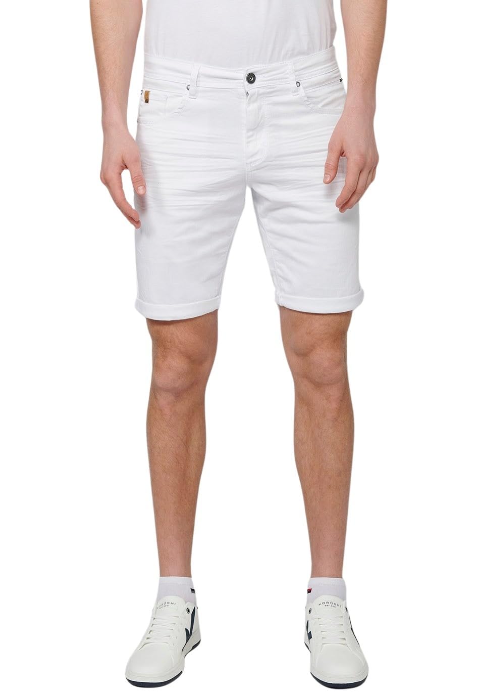 Koroshi Pantalón Corto Bermuda Vaquera con Acabado en Vuelta con Cierre Delantero con Cremallera y botón. Cinco Bolsillos, uno cerillero de Color Blanco para Hombre, de Color Blanco