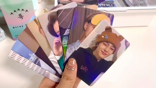 Amazon.com: Neffliwe 100 Pcs/2 Pack SKZ Laser Photocards SKZ Lomo