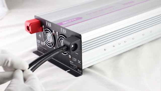 BELTTT Sinus Wechselrichter 2000W - 12V Zu 230V Mit EU Steckdose