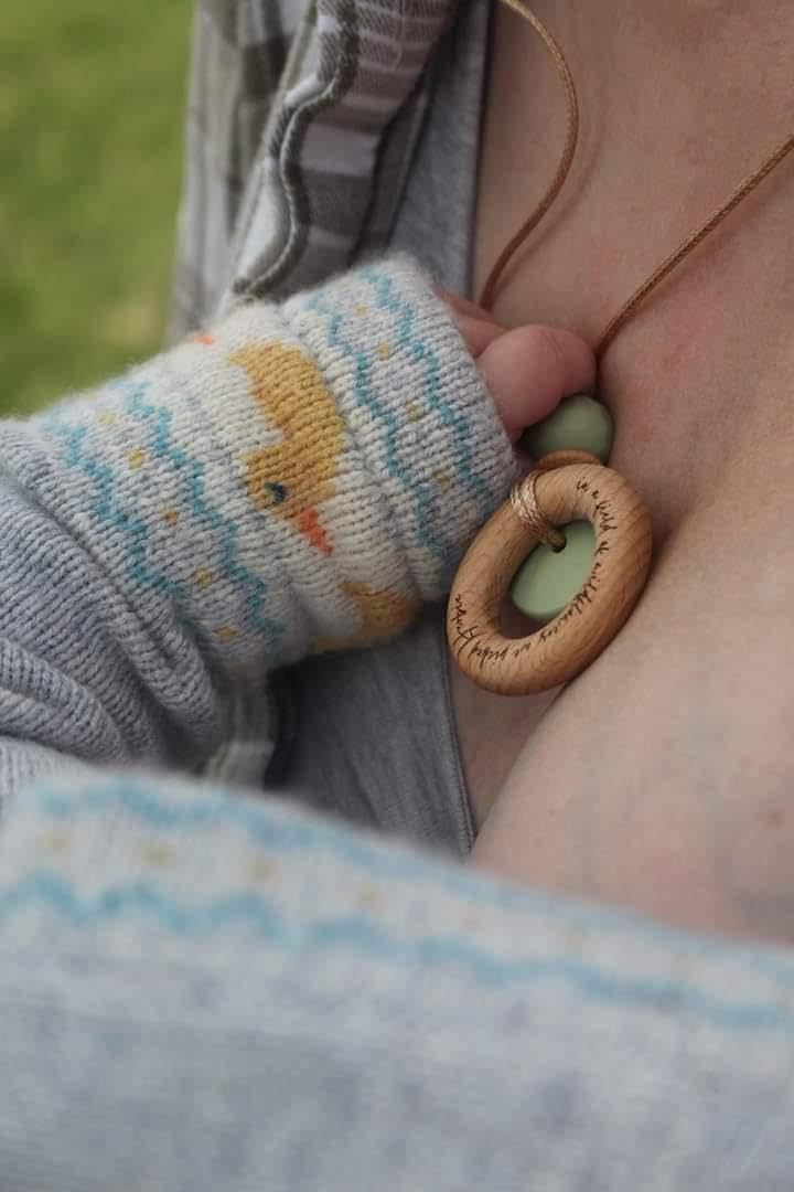 Breastfeeding and Nursing Necklace with Natural Beechwood for Mum and Baby - Sage Textured Feeding Necklace - Bennie Blooms Pendant - Image 4