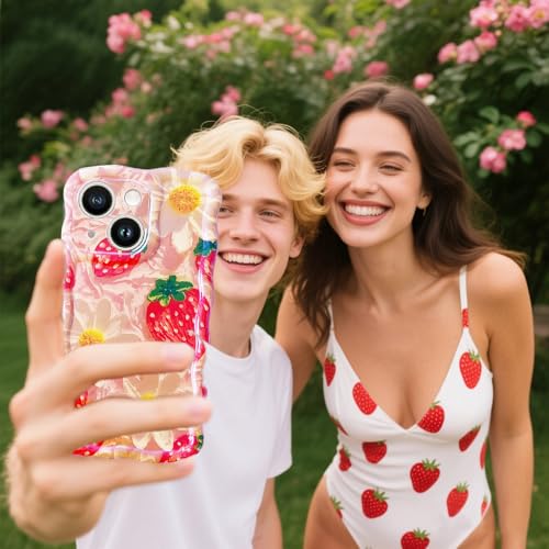 Coque iPhone 17 fraise avec breloque, le cadeau esthétique