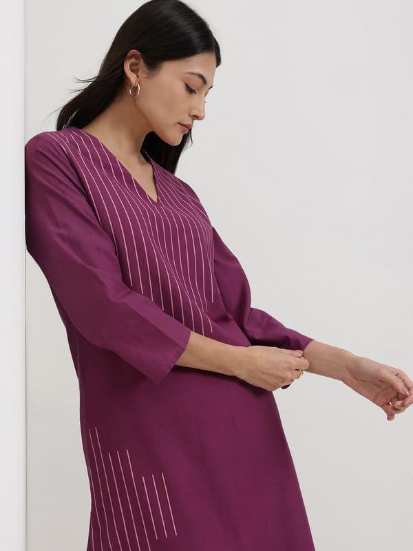 Image of Pink Fort Casual Cotton Geometric Print Kurta Set | A -Line Fit 3 /4th Sleeve V-Neck Kurta Ankle Length 2 Pockets Flared Pants