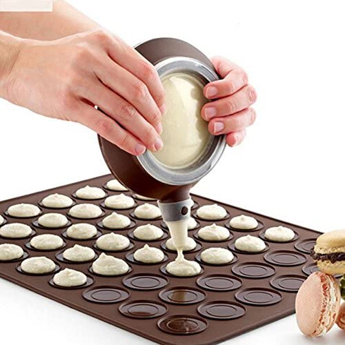 SOEKAVIA Set de Cuisson Macaron Moule en Silicone 48-capacity avec presse Décoration Stylo de beurre de cuisson outil Moule Kit (Café) Cover