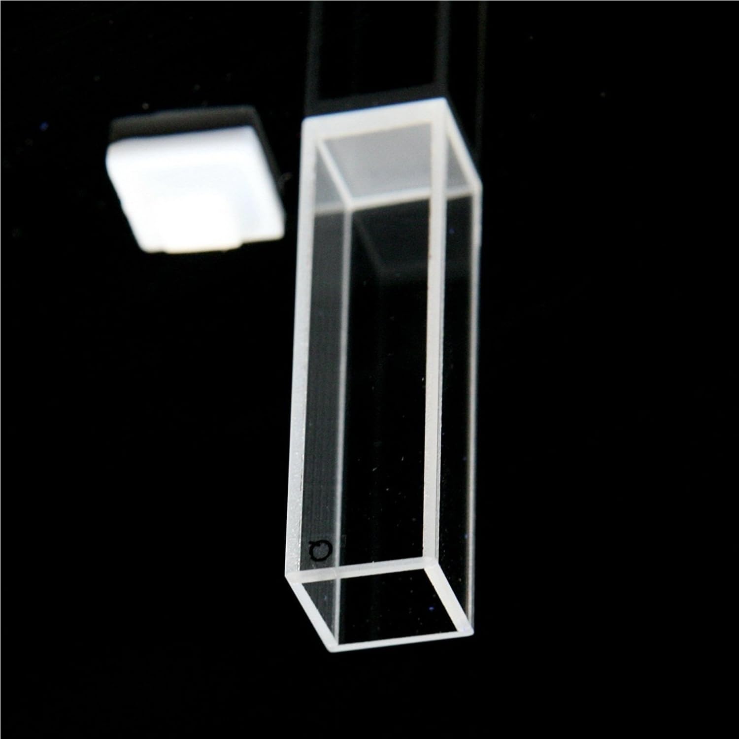Celda de cuarzo fluorescente, recorrido de luz de 10 mm, dispositivo abierto, capacidad de 3,5 ml, 4 ventanas transparentes - 1 pieza