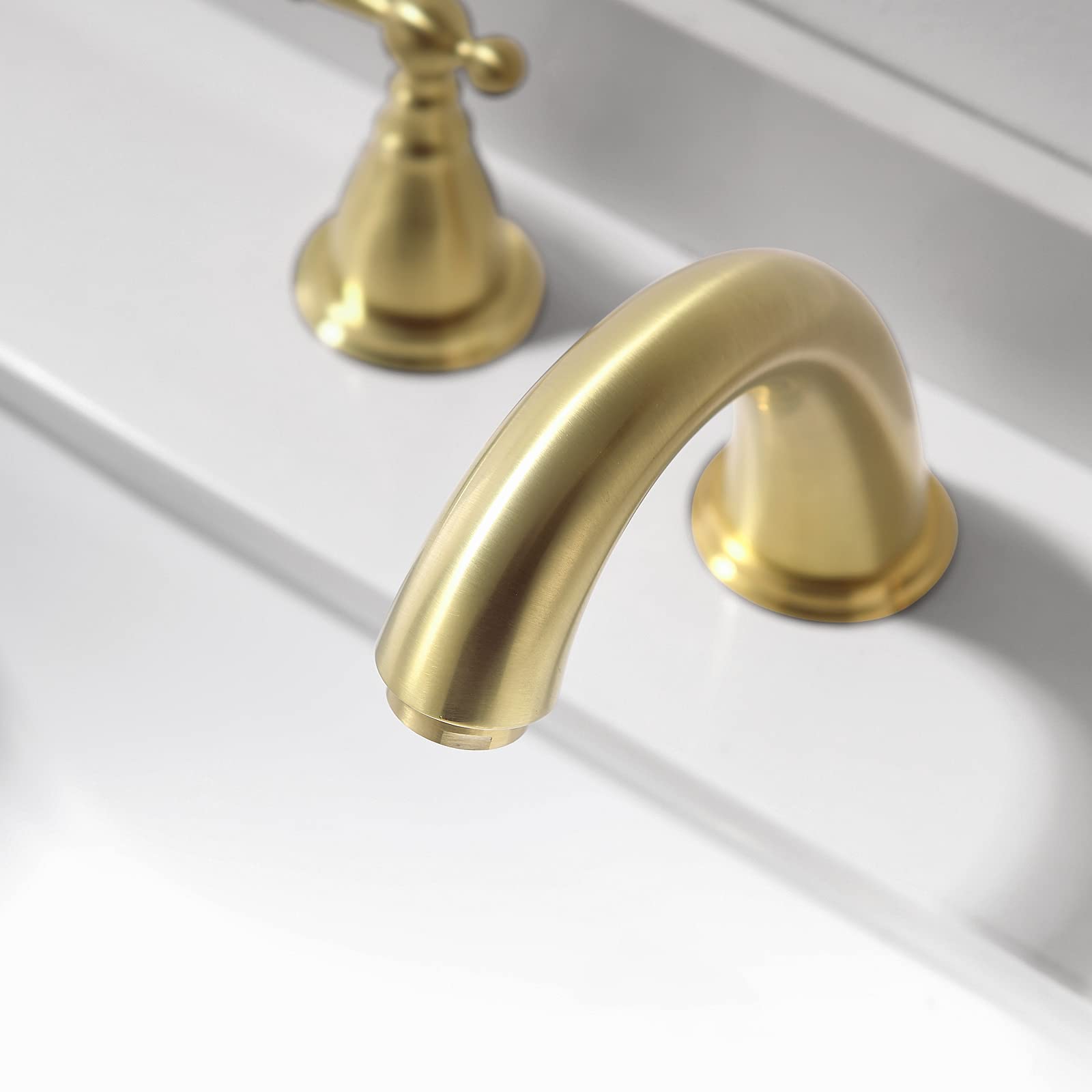 Weit verbreitete, gebürstete Gold-Waschtischarmatur, 8 Zoll (ca. 20 cm), 3-Loch, 2-Griff-System mit Metall-Ablaufgarnitur, niedrigem Auslauf, WF008-4-BG