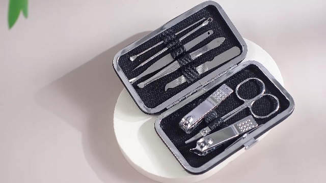 6 Sets Baby Shower Game Prizes For Men - Includes Stainless Steel Flask, Manicure Kit, Bottle Opener, Beard Care, Gift Bags