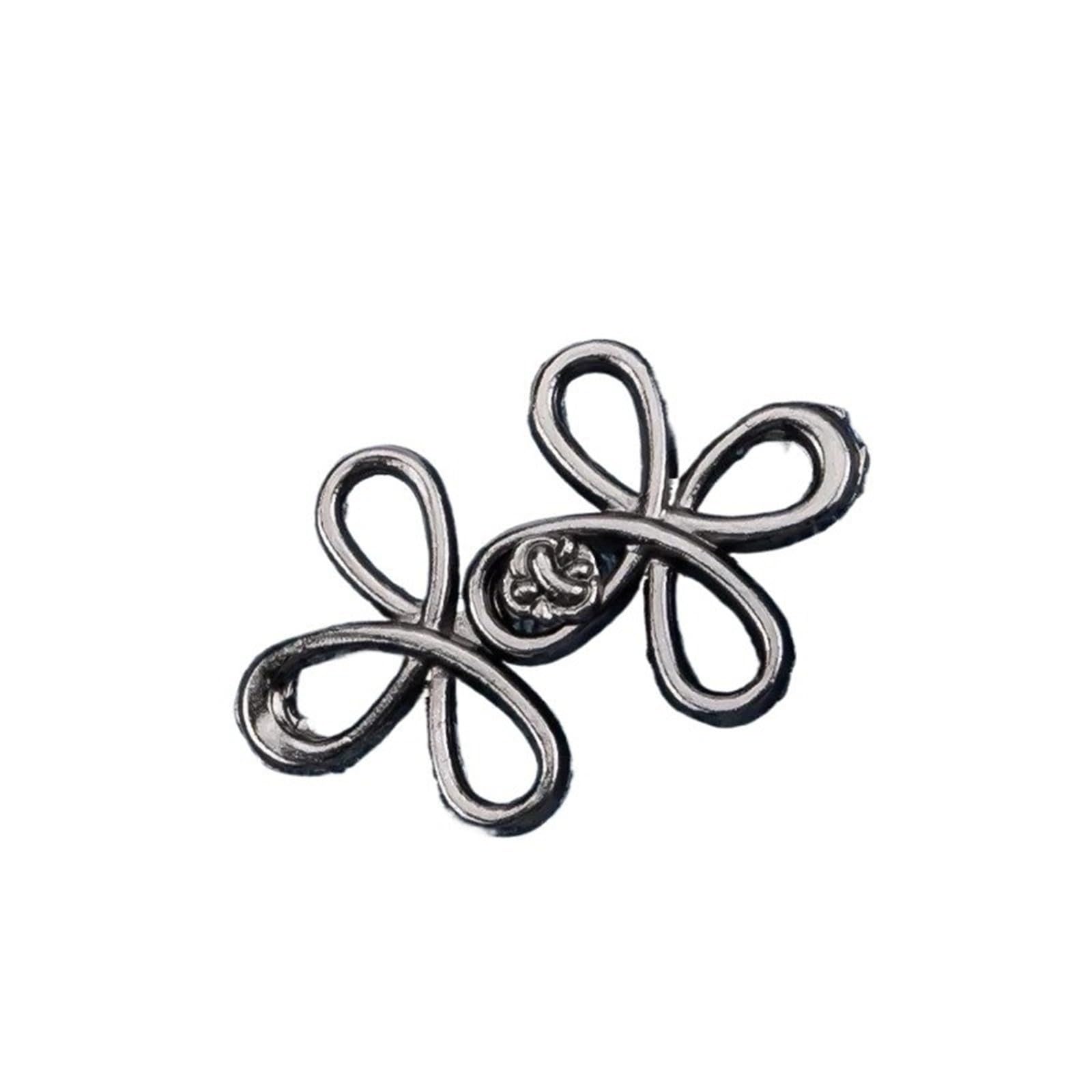 Fermeture boutonnée à la taille en forme de trèfle