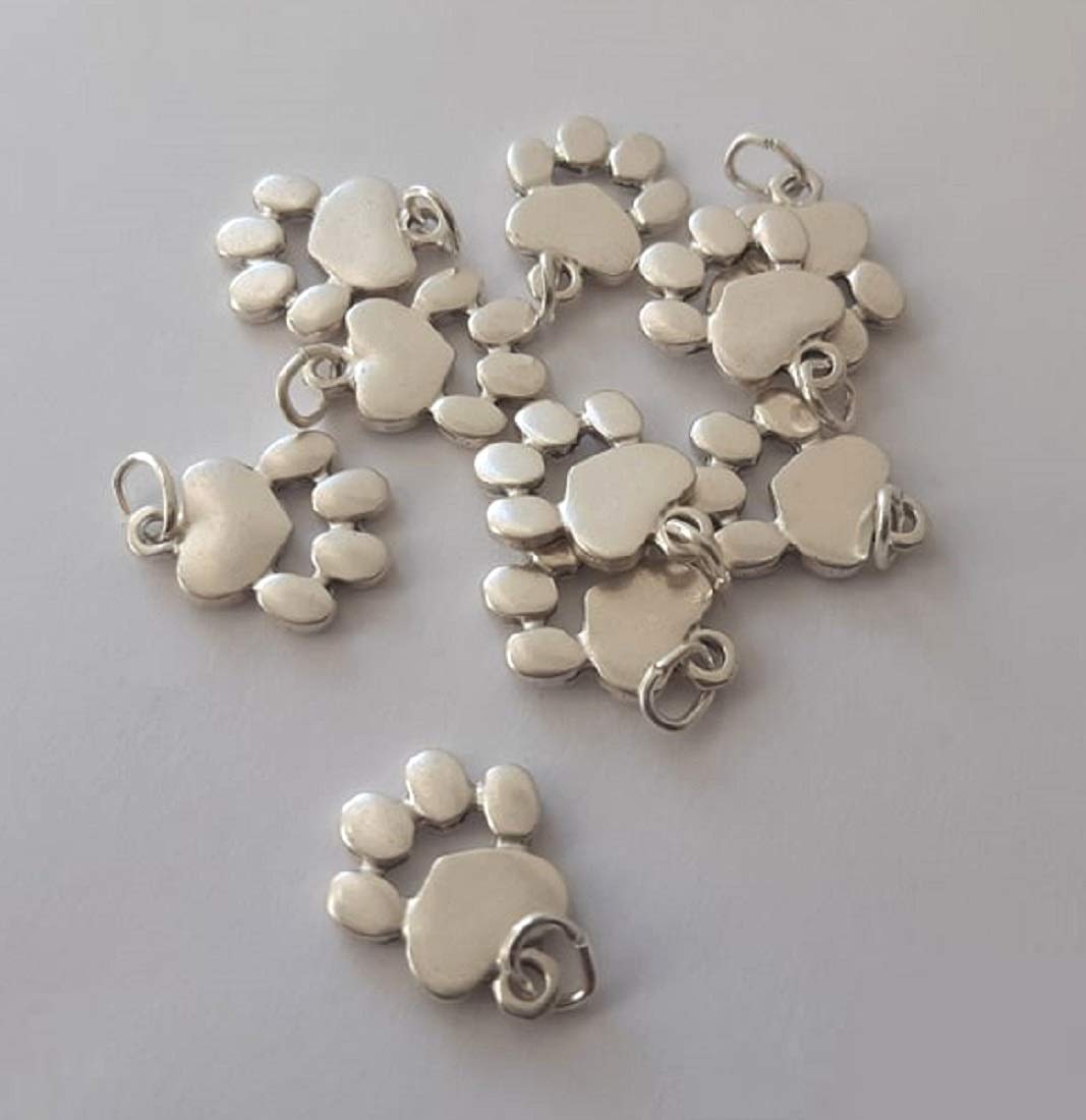 Ciondoli Zampetta Cane e Gatto placcati Argento. 10 Charm per creazioni Fai da Te: Abbigliamento, Decorazioni, Accessori, bigiotteria, Gioielli, bracciali, bomboniere. Zampa Cucciolo h 1,6 cm
