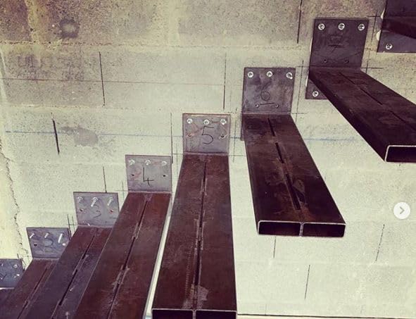 Support acier escalier suspendu Monolith pour rénovation et loft