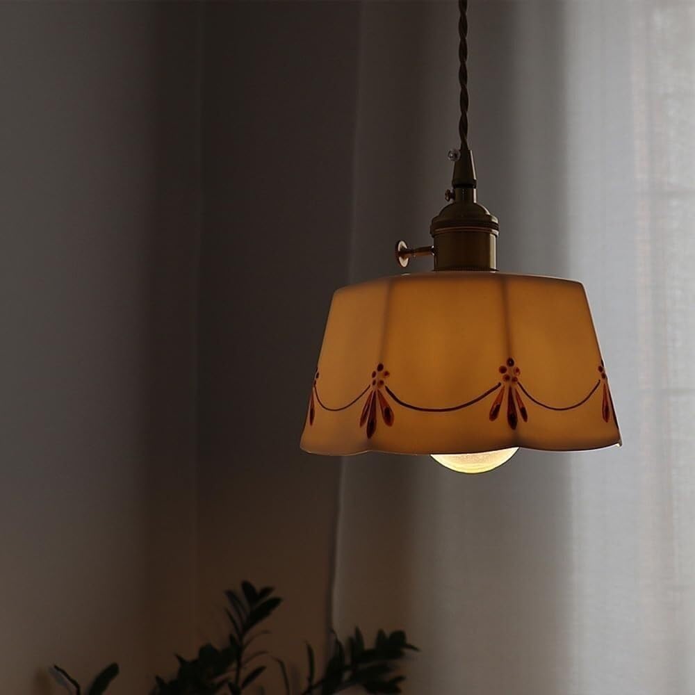 Lámpara colgante cerámica blanca con decoración artística mediados siglo, detalles modernos latón, lámpara colgante metal, lámpara decorativa for pasillo interior(18cm)