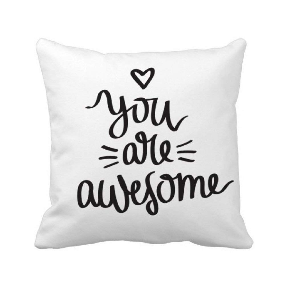 Coussin citation inspirante multicolore pour embellir le canape du salon de style cosy