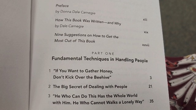 How to Win Friends & Influence People (Dale Carnegie Books) Paperback – October 1, 1998 - Image 4