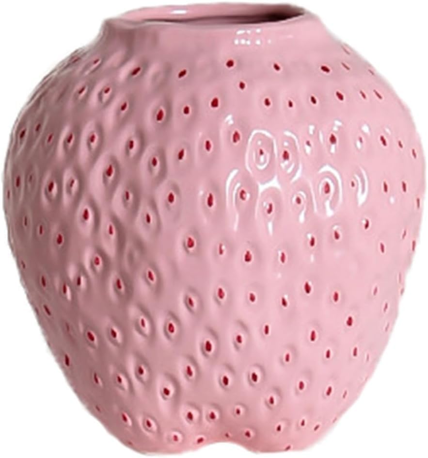 Vase fraise en céramique : la solution pour égayer un salon sombre avec une touche vintage