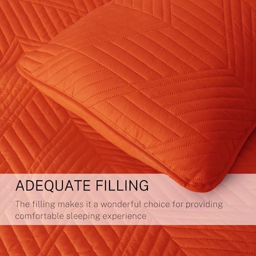 Exclusivo Mezcla California King Quilt Bedding Set, Lightweight Burnt Orange Oversized King Bedspreads Soft Modern Geometric Coverlet Set for All Seasons (1 Quilt and 2 Pillow Shams)