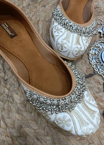 Image of Flat Footwear /Mojari /Punjabi Jutti /Bellies for Women - Embroidered Gungroo