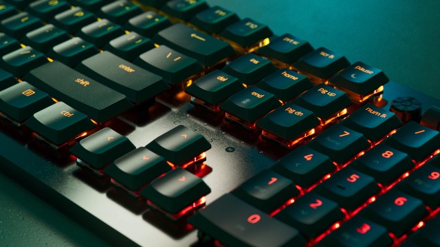 Razer DeathStalker V2 (Red Switch) - Optical Low-Profile Gaming