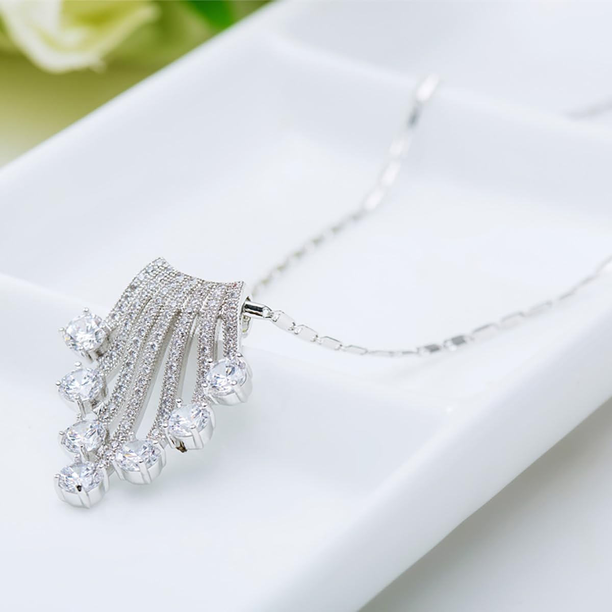 Fan-Shaped Moissanite Pendant Necklace for Women, 14K Gold Clavicle Chain, Fashion-Forward Present for Her