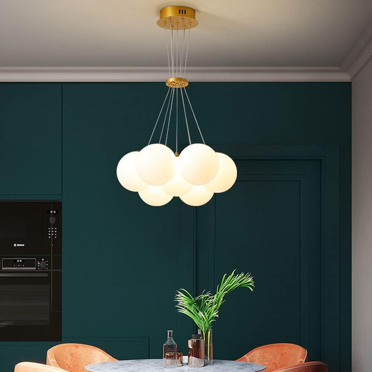 Lampadario a Sospensione Moderno con Sfere Opache – Struttura Dorata, Attacco G9, Facile Installazione per Soggiorno, Sala da Pranzo o Ufficio (7 Sfere)